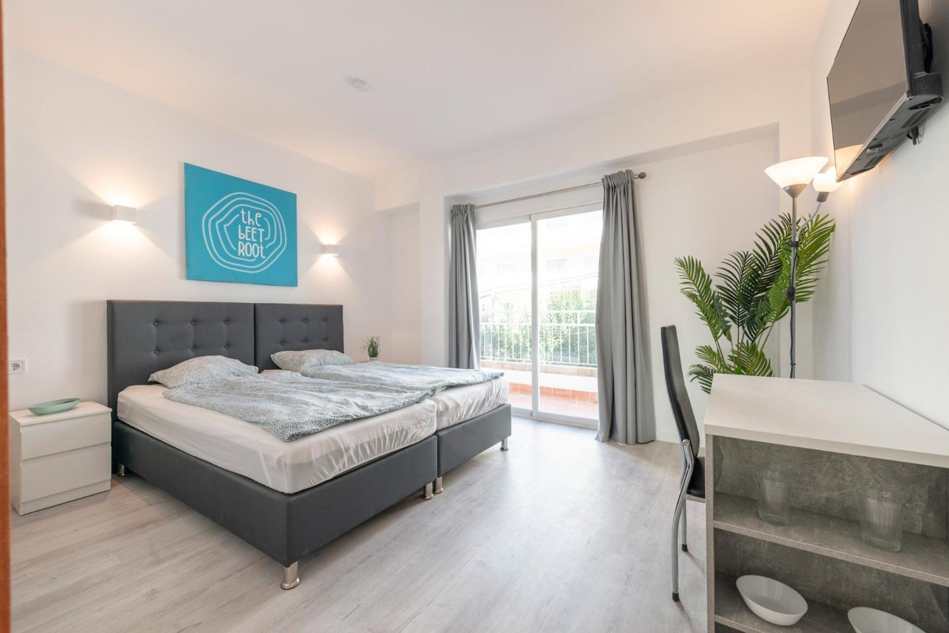 Beetroot, Jedes Zimmer Verfuegt Ueber Smart Tv , Eigenes Bad Mit Regendusche Und Balkon Llucmajor  Bagian luar foto