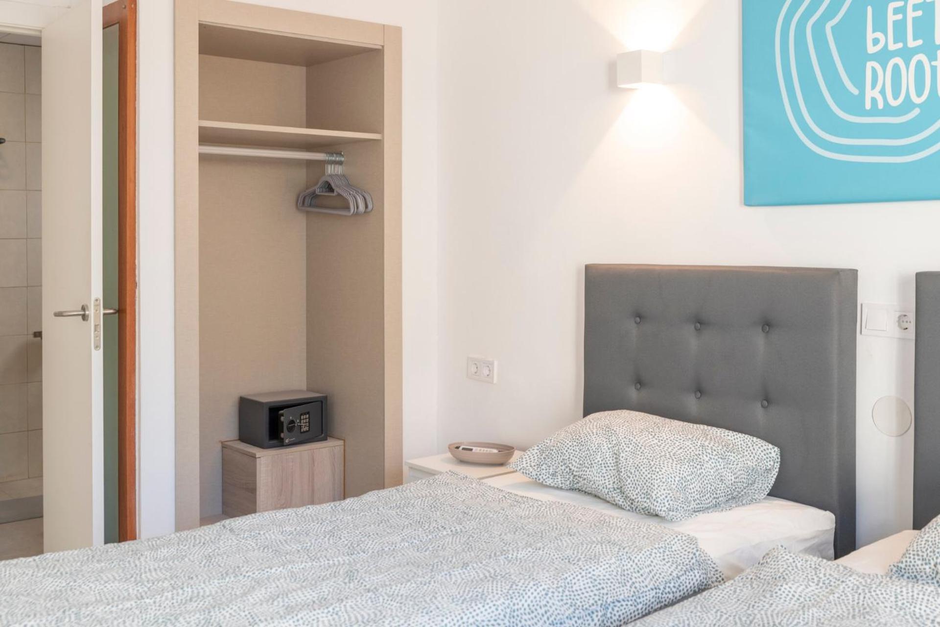 Beetroot, Jedes Zimmer Verfuegt Ueber Smart Tv , Eigenes Bad Mit Regendusche Und Balkon Llucmajor  Bagian luar foto
