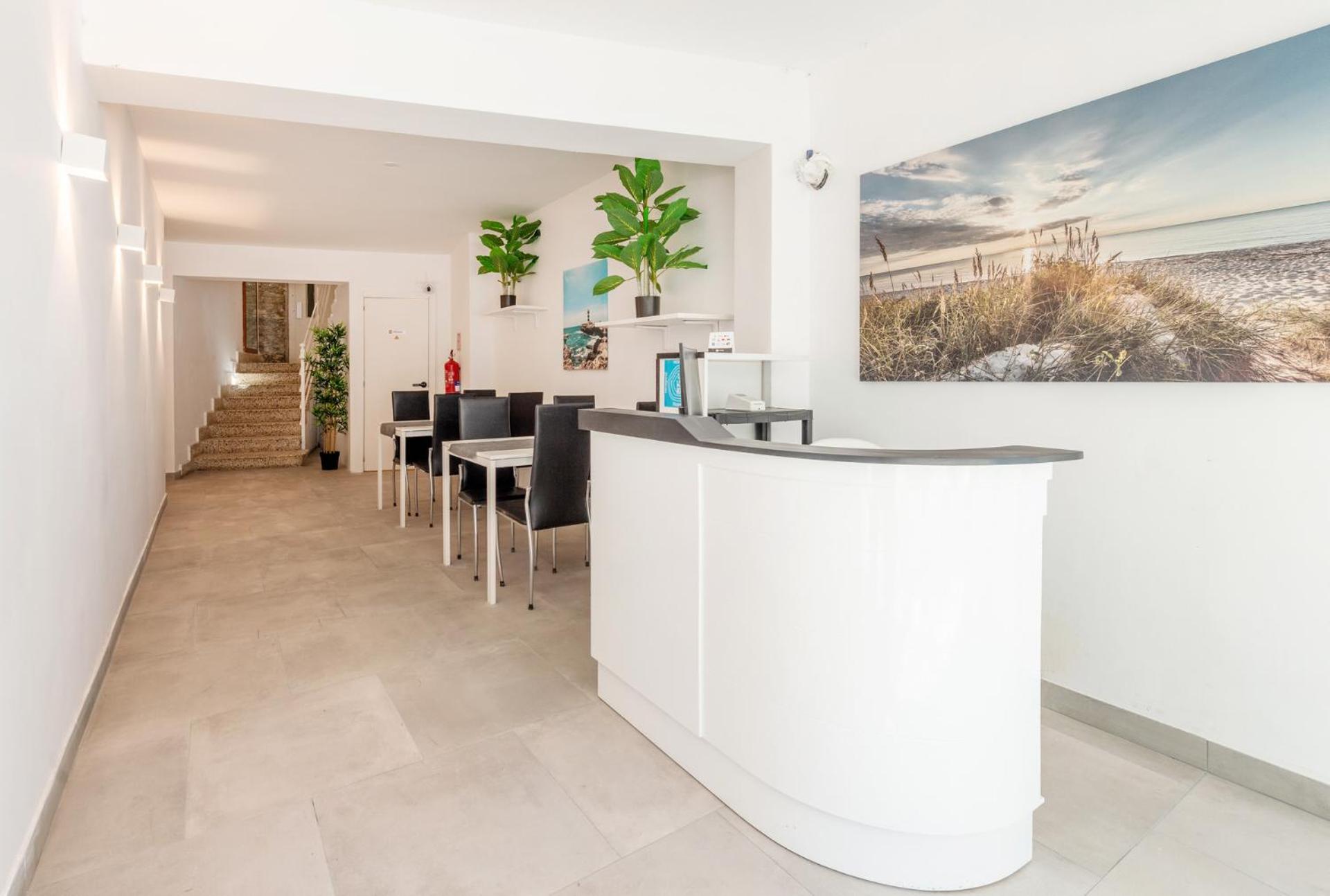 Beetroot, Jedes Zimmer Verfuegt Ueber Smart Tv , Eigenes Bad Mit Regendusche Und Balkon Llucmajor  Bagian luar foto