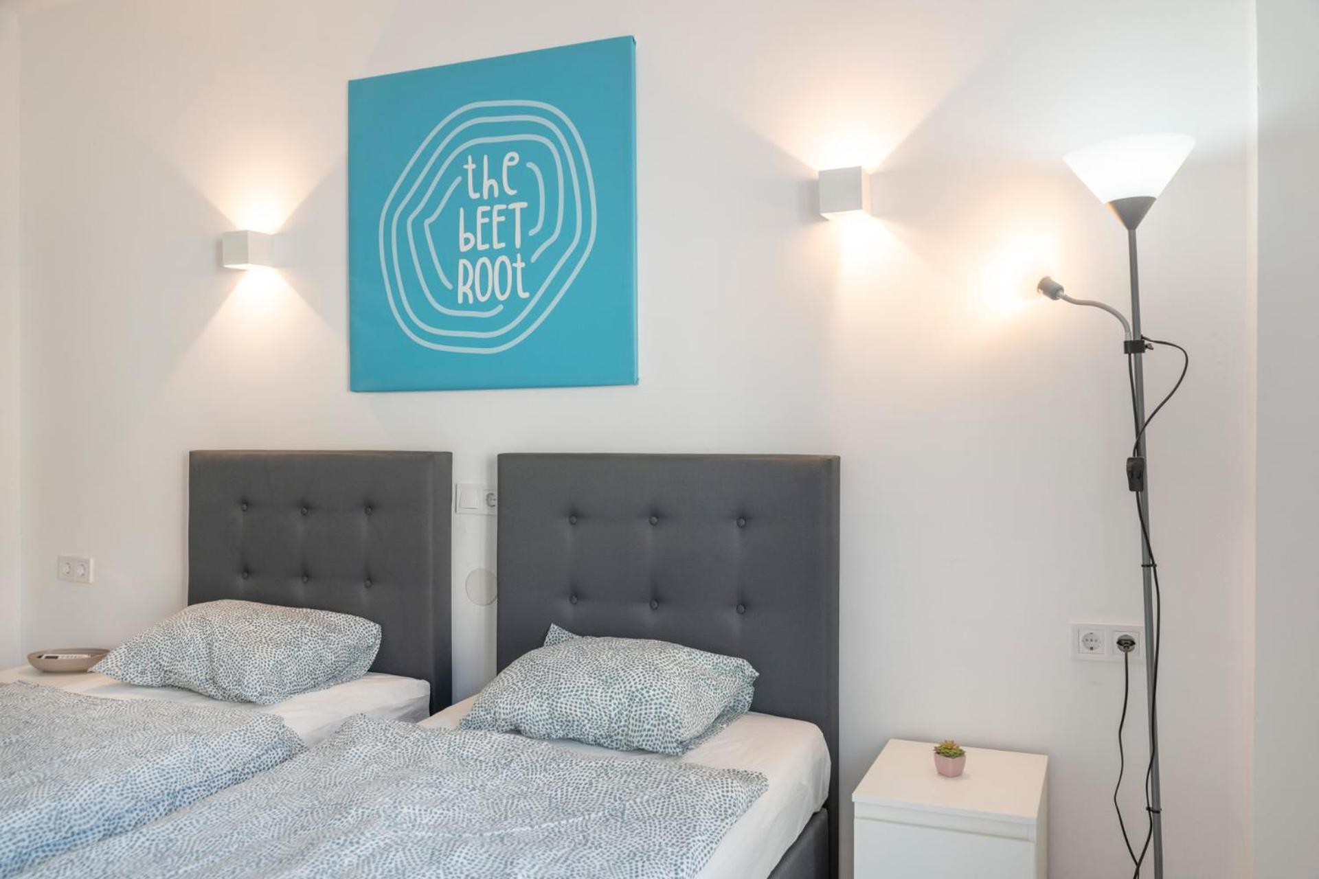 Beetroot, Jedes Zimmer Verfuegt Ueber Smart Tv , Eigenes Bad Mit Regendusche Und Balkon Llucmajor  Bagian luar foto