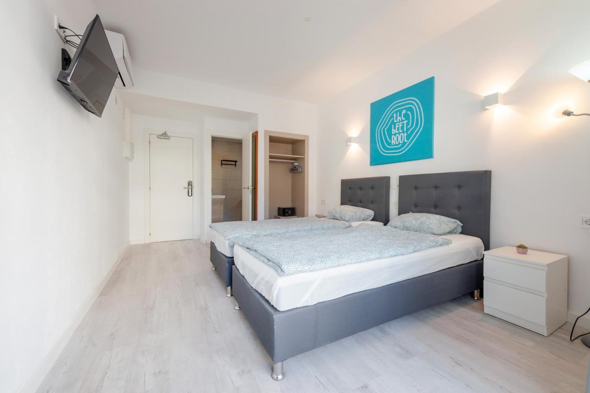 Beetroot, Jedes Zimmer Verfuegt Ueber Smart Tv , Eigenes Bad Mit Regendusche Und Balkon Llucmajor  Bagian luar foto