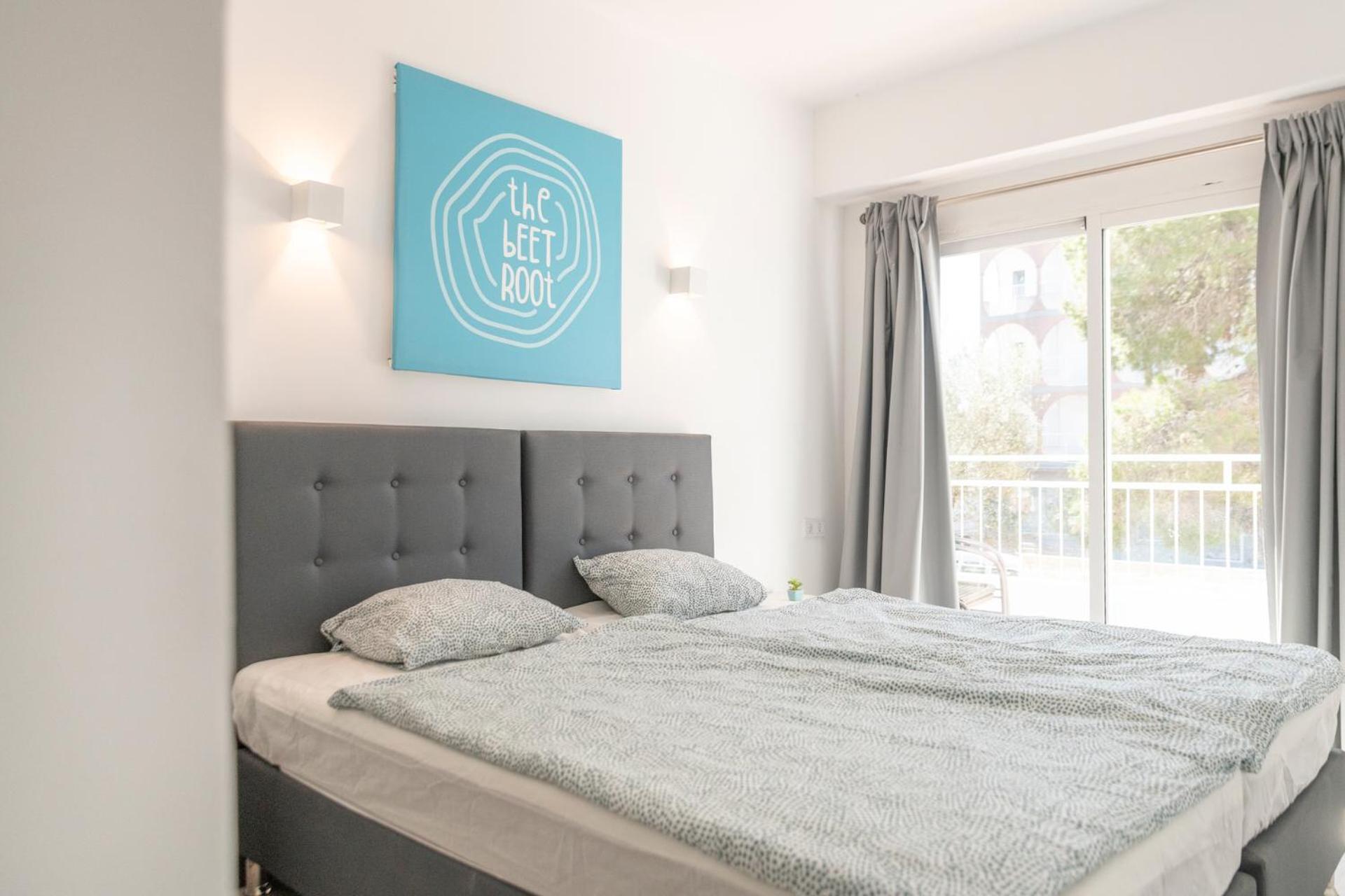 Beetroot, Jedes Zimmer Verfuegt Ueber Smart Tv , Eigenes Bad Mit Regendusche Und Balkon Llucmajor  Bagian luar foto