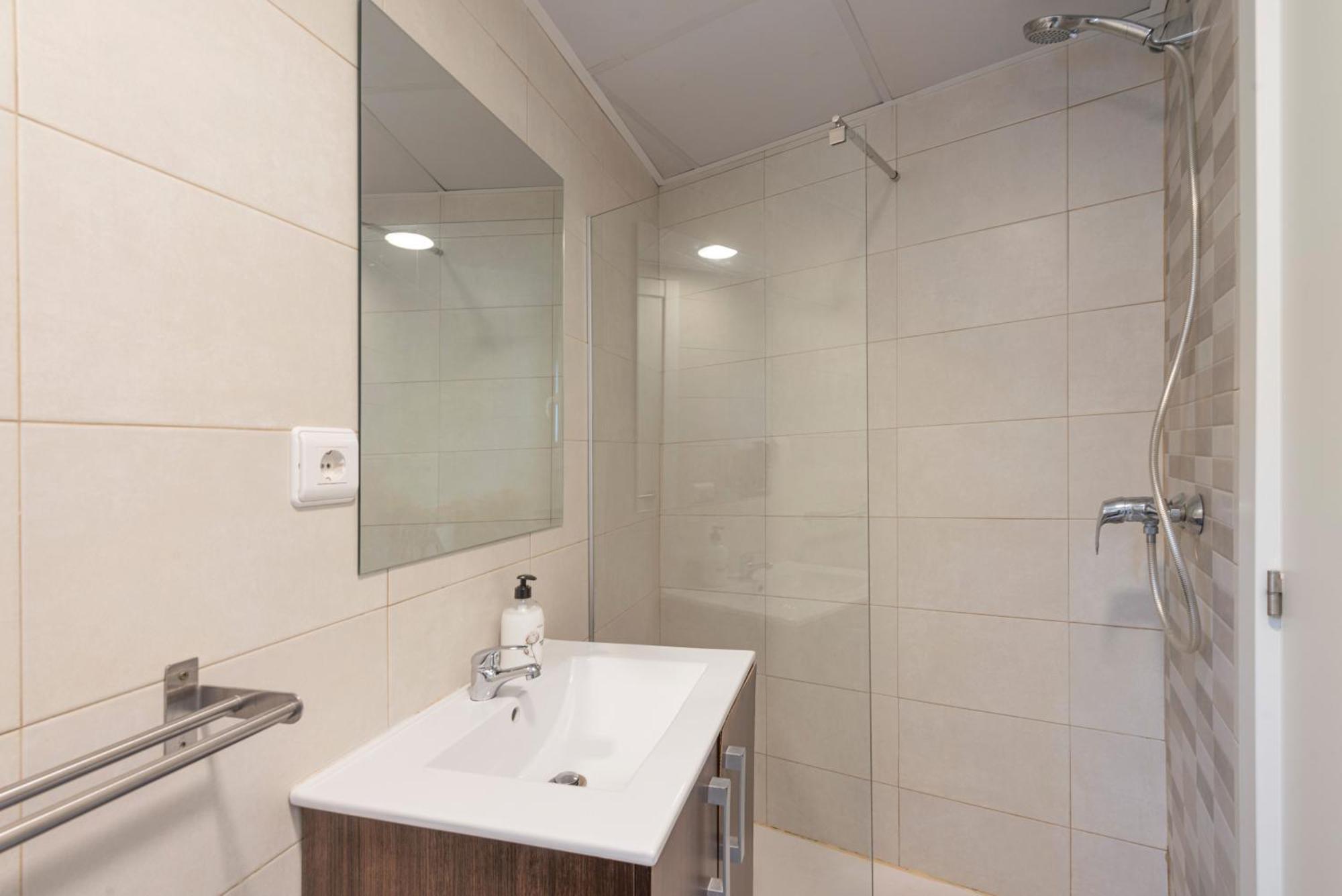 Beetroot, Jedes Zimmer Verfuegt Ueber Smart Tv , Eigenes Bad Mit Regendusche Und Balkon Llucmajor  Bagian luar foto
